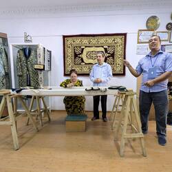 The master himself explaining about the art and history of gold-embroidery