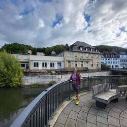 Zusammenfluss von Olef und Urft. Die Hochwasserschäden sind noch auszumachen.