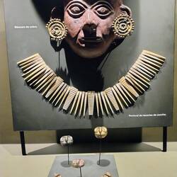 (Grab-)Schmuck
