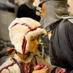 Many children in north Norway helped POWs from Serbia and Russia with food.