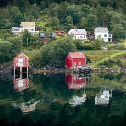Reflections in Ørnes ... courtesy of Mui.