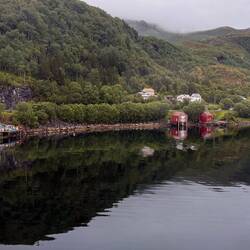 Reflections in Ørnes ... courtesy of Mui.