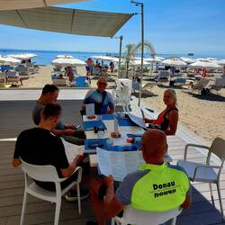 Grado Beach mit Essen und Baden