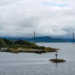 A broader view of Helgeland Bridge.