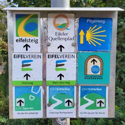 Schon fast ein Schilderwald.