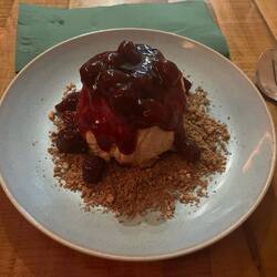 Baked cheesecake with sour cherries