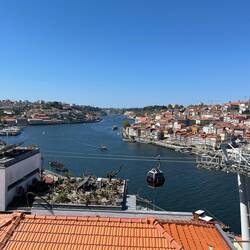 Lookibg downstream, toward the Duoro estuary and the Atlantic (and the direction I'll walk tomorrow)
