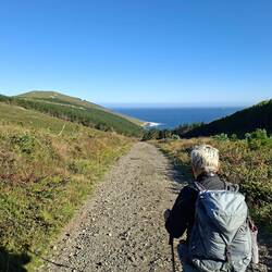 Le matin tôt avec le vent, on met un petit coupe-vent. C'est l'Atlantique, pas la mer de Crète 😉😂