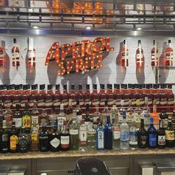Die Bar draußen am Deck