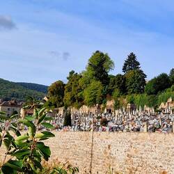 .... und in die andere Richtung! Wieder ein Friedhof....