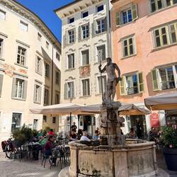 Pause am Fontana di Nettuno vor der Caffetteria Bontadi