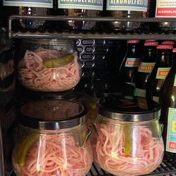 .. trotz Betriebsferien ein gefüllter SB-Kühlschrank mit Wurstsalat(!)