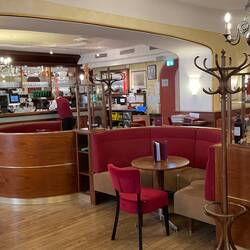 Im Café Mozart
