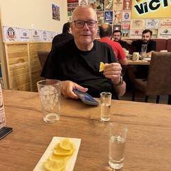 Dann mussten uns die wahrscheinlichen Eigentümer am Nebentisch unbedingt noch mit Tequila bewirten