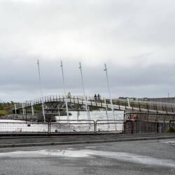 The bridge that crosses to Lille Brønnøya.