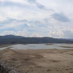 Der große Stausee Slansko Jezero ist fast leer