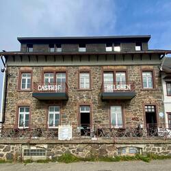 ..direkt zum geöffneten(!) Belchenhaus von 1898, höchstgelegene Gaststätte Baden-Württembergs