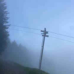 Heidsteinlift im herbstlichen Morgennebel