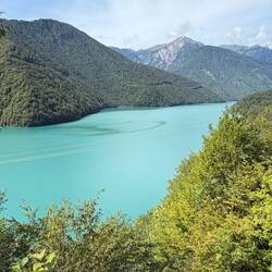 1,1 Milliarden m³ Wasser. Das sind etwa 1,1 Billionen Liter Wasser.