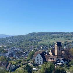 Tumringen und der Tüllinger Berg, dort auf dem Bergrücken geht's weiter nach Basel