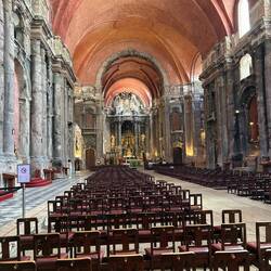 Kirche gilt als verflucht, weil sie zweimal eingestürzt und einmal fast abgebrannt ist.