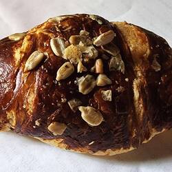 Pretzel croissant