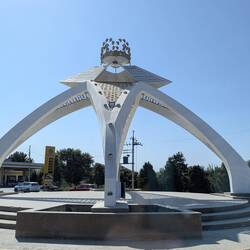 Khujand - as everywhere in the Stans, they love impressive monuments on roundabouts