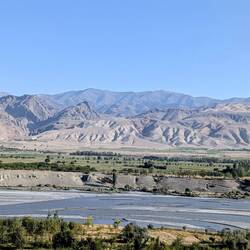 'On the road again' - driving along the Sarazm valley