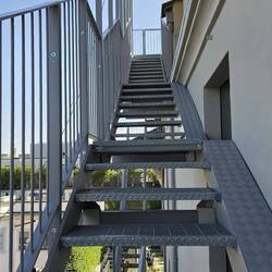 Hoch, zur großen Terrasse.