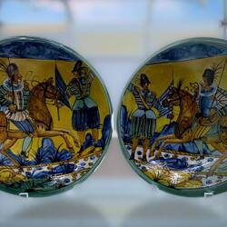 17th century ceramic plates depicting Spanish soldiers — State Museum.