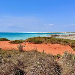 Spektakuläre Felsenküste im Süden von Broome
