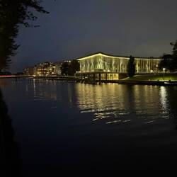 Stadsbibliotek by night