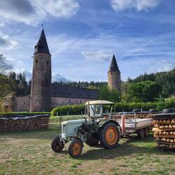 ...und die Burg.