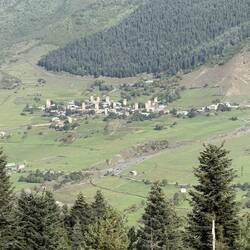 Jedes Dorf wird charakterisiert durch die Anzahl der ansässigen Familien, der Türme und Kirchen