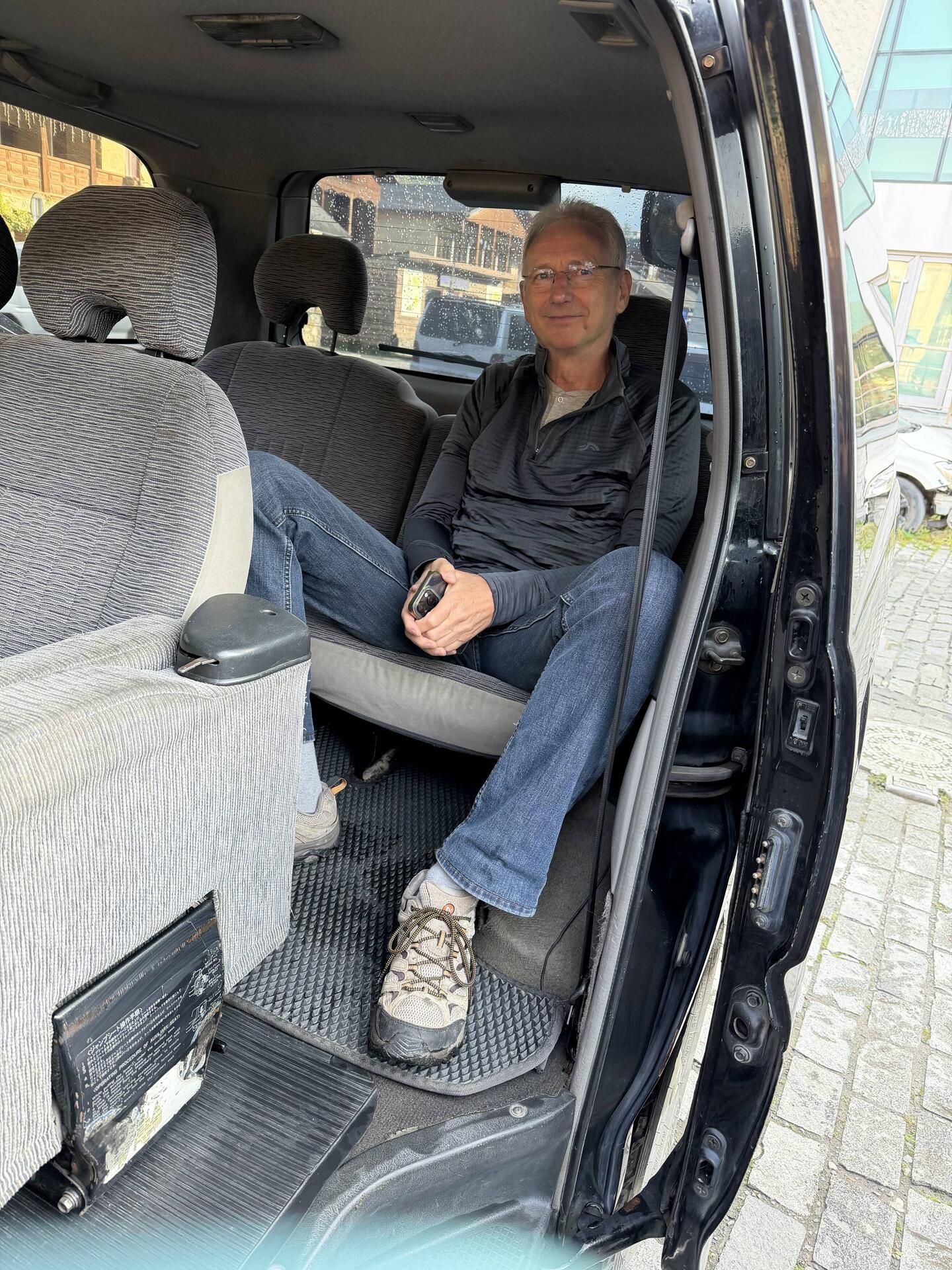 Micha ist schon startbereit, hatte sich bereit erklärt, in der 2. Reihe zu sitzen.
