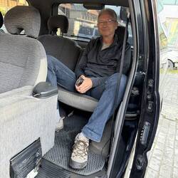 Micha ist schon startbereit, hatte sich bereit erklärt, in der 2. Reihe zu sitzen.