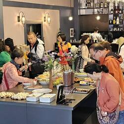 bevor ein "Heuschreckenschwarm" innert 10 Miinuten das Buffet kahl fegt 🫤👎🏼