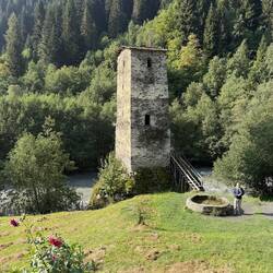Vor 1000 Jahre gab's da ne Story a la Romeo & Julia, verliebte junge Leute aus verfeindeten Clans