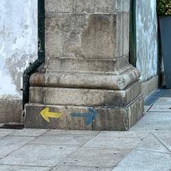 The blue arrows lead pilgrims to Fatima (south of Porto) and the yellow point north to Santiago