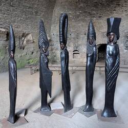 Eichenholz Figuren