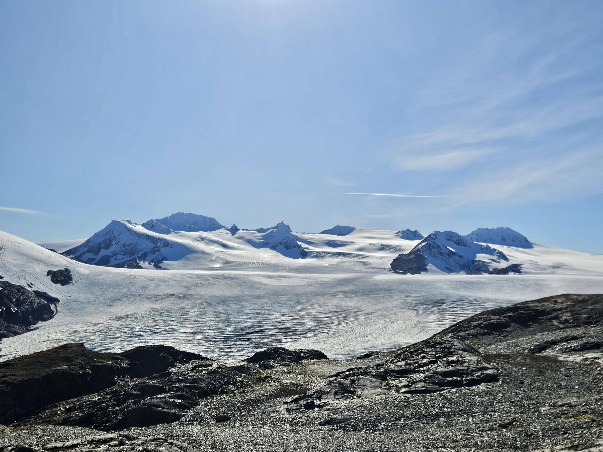 Harding Icefield mit den rausschauenden Bergen die Nunataks genannt werden