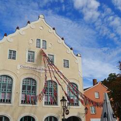 Auf dem weg dahin - In Erding schmückt man sich für das Oktoberfest