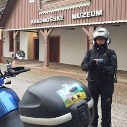 Elke mit Motorrad