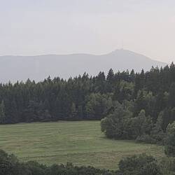Hinten der Jested