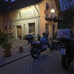 Motorräder schön eingeparkt
