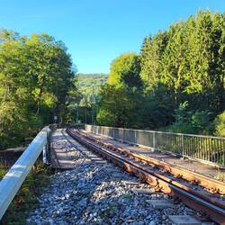 Die besagte Eisenbahnbrücke.