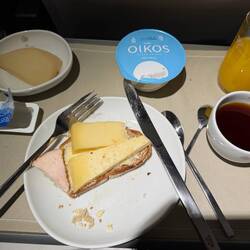Für ein Flugzeug-Frühstück sehr gut - sogar der Kaffee war lecker