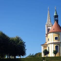 Mariä Himmelfahrt mit bestem Herbstlicht