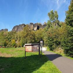 Aufgang zu den Felsen