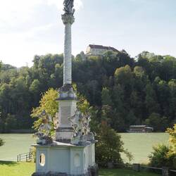 Die Mariensäule in Wernstein ist weit bekannt für ihre Marmorarbeit